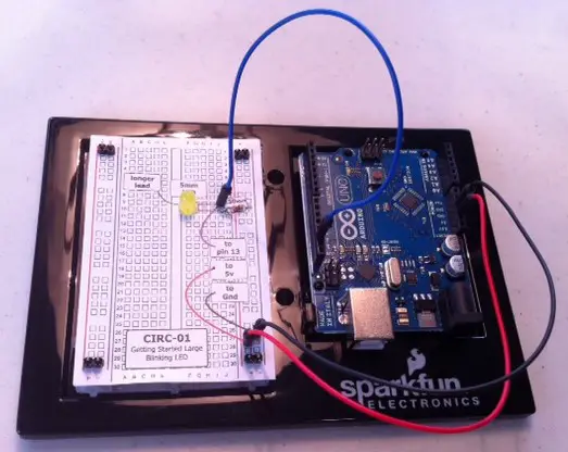 Arduino Uno Hello, World example - Blinking LED on Pin 13